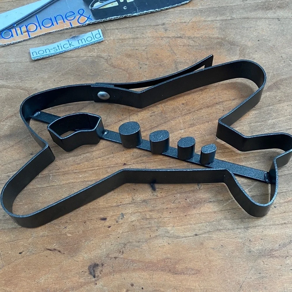 Pancake Airplane Non-Stick Mold, Metal - Picture 2 of 9
